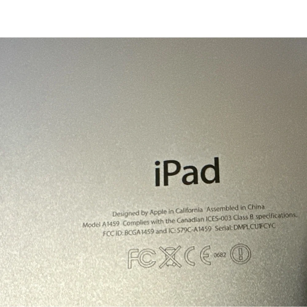 iPad generation 4, model A 1459, WiFi and cellular, 64GB, 2 small cracks